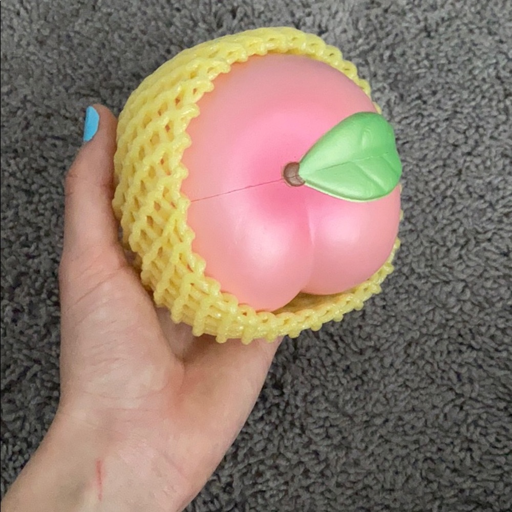 Peach 🍑 squishy